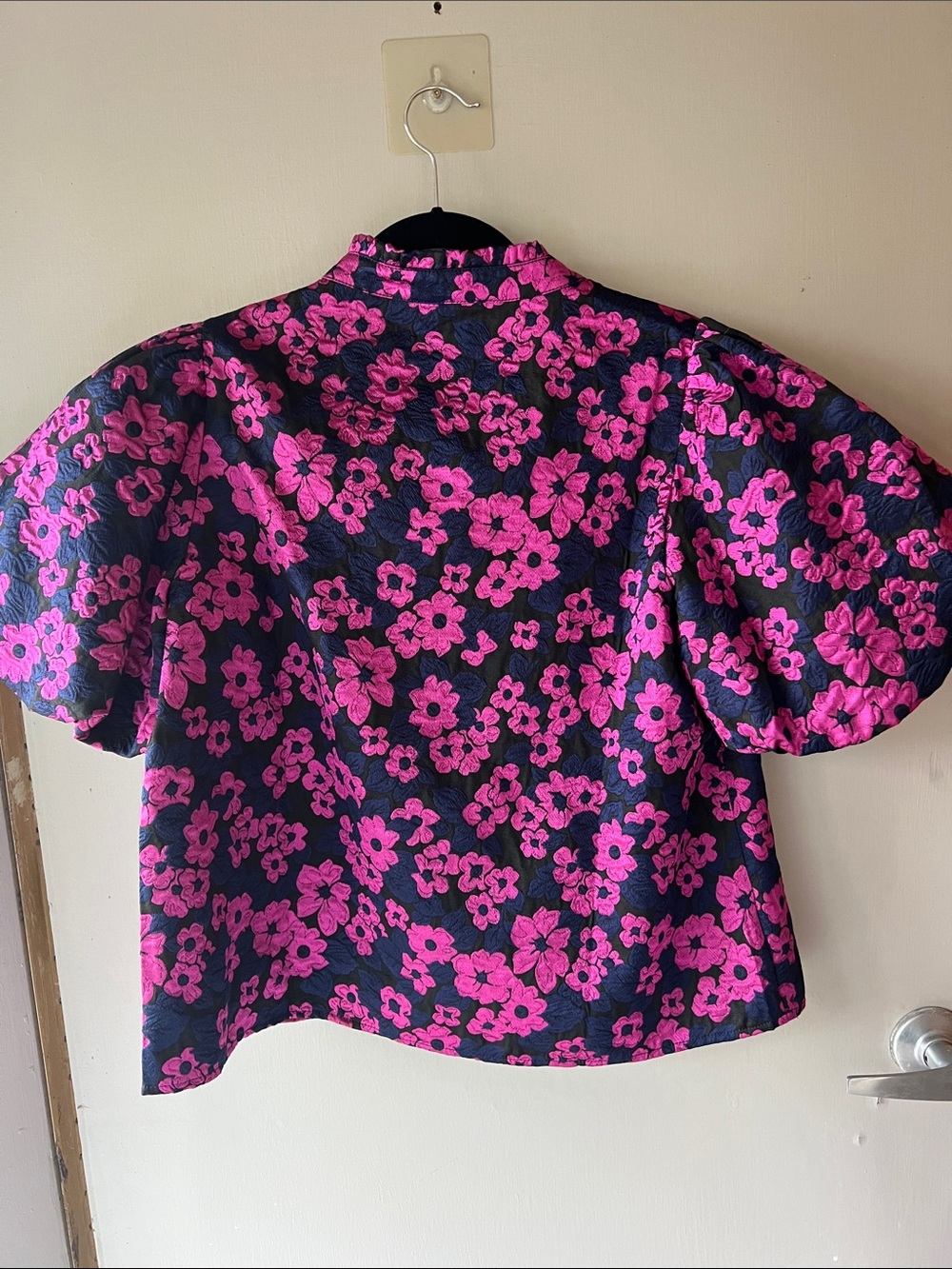 Floral Puff Sleeve Top in Hot Pink and Navy - Picture 4 of 4